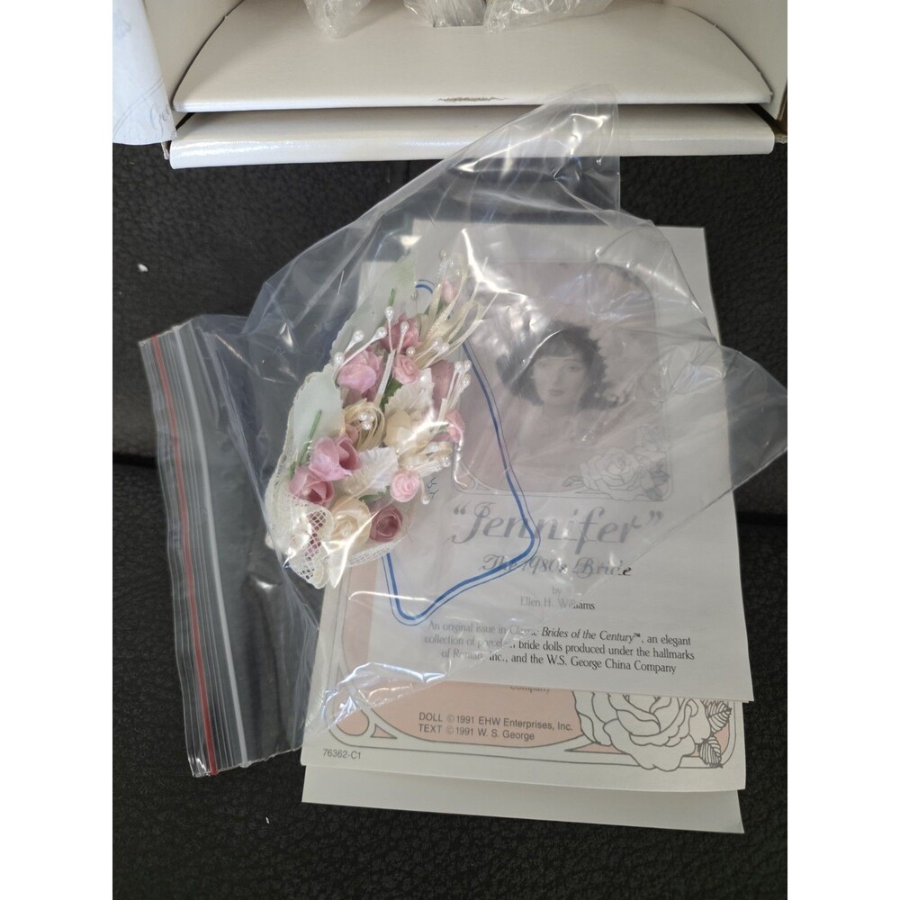 The 1980's Bride Doll JENNIFER By Ellen Williams 18” Ivory Dress Stand & Flowers - Picture 5 of 8